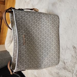 Michael Kors Logo Jet Setter Crossbody Messenger Bag